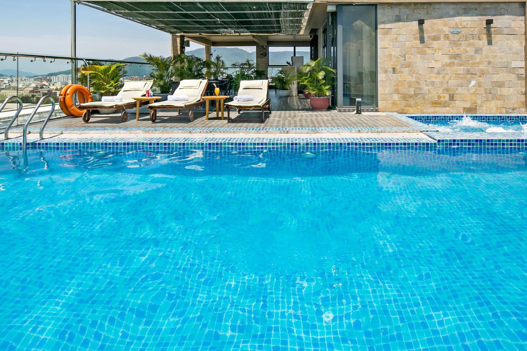 Bliss Luxury Hotel Дананг Экстерьер фото